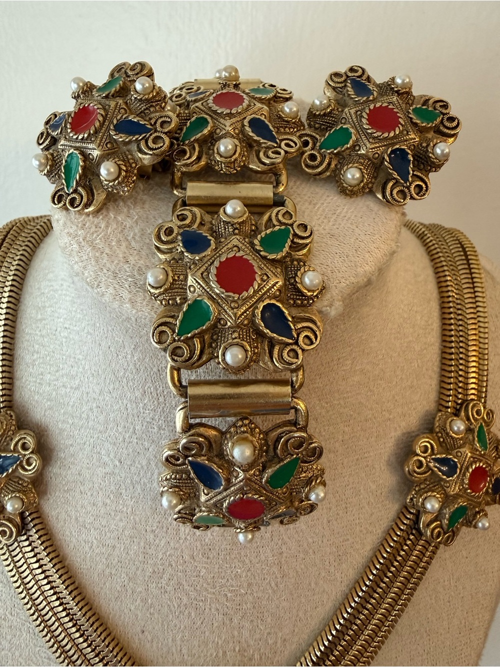 Gem Craft Set - Multicolor Floral Statement Necklace, Earrings and Bracelet Set - Picture 2 of 6